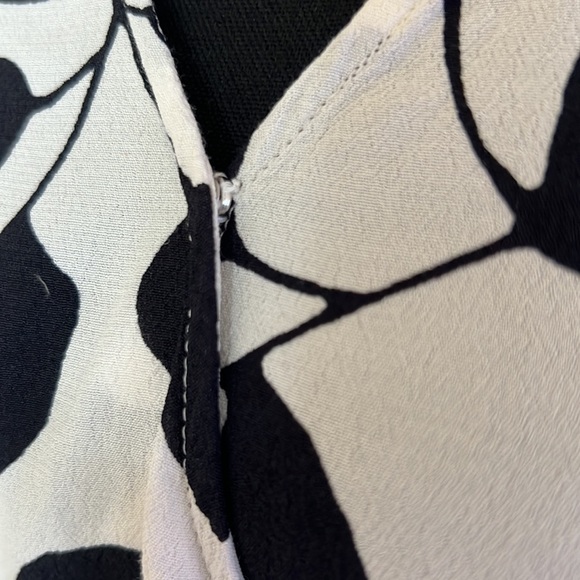 Talbots abstract leaves print wrap
sash blouse Size L - Picture 9 of 11